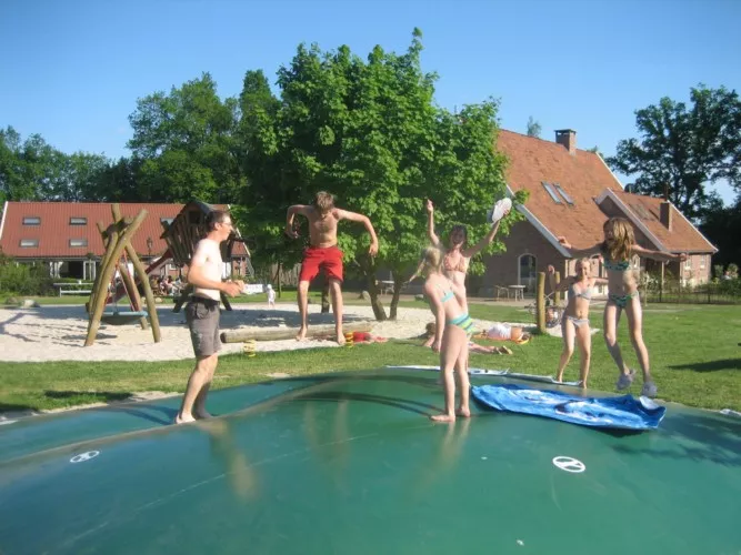 Auch ein Air Trampolin ist vorhanden und wird gerne genutzt