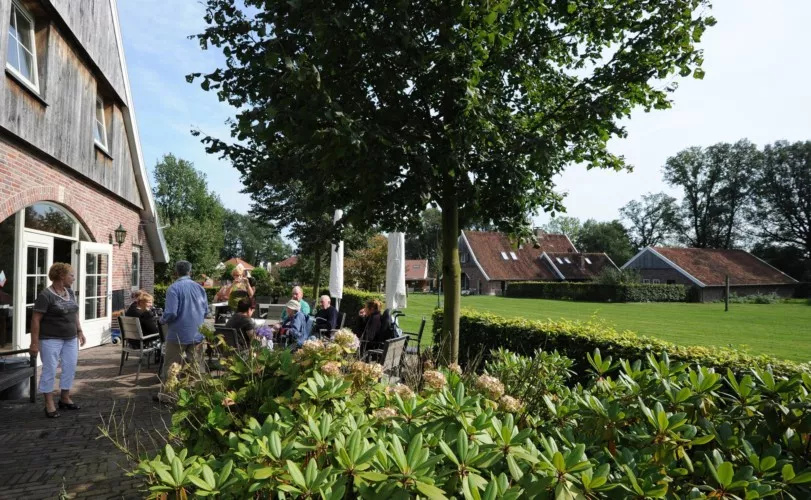 Bei schönem Wetter ist die Terrasse ideal für ein gemütliches Beisammensein