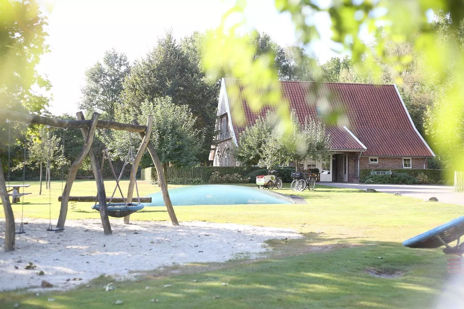 Weitläufiger Außenbereich